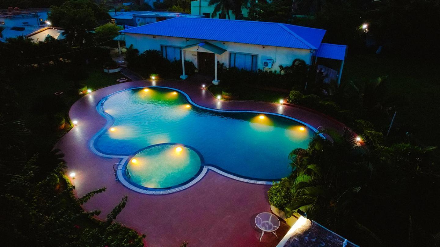 Chanakya Bnr Hotel Puri Exterior photo