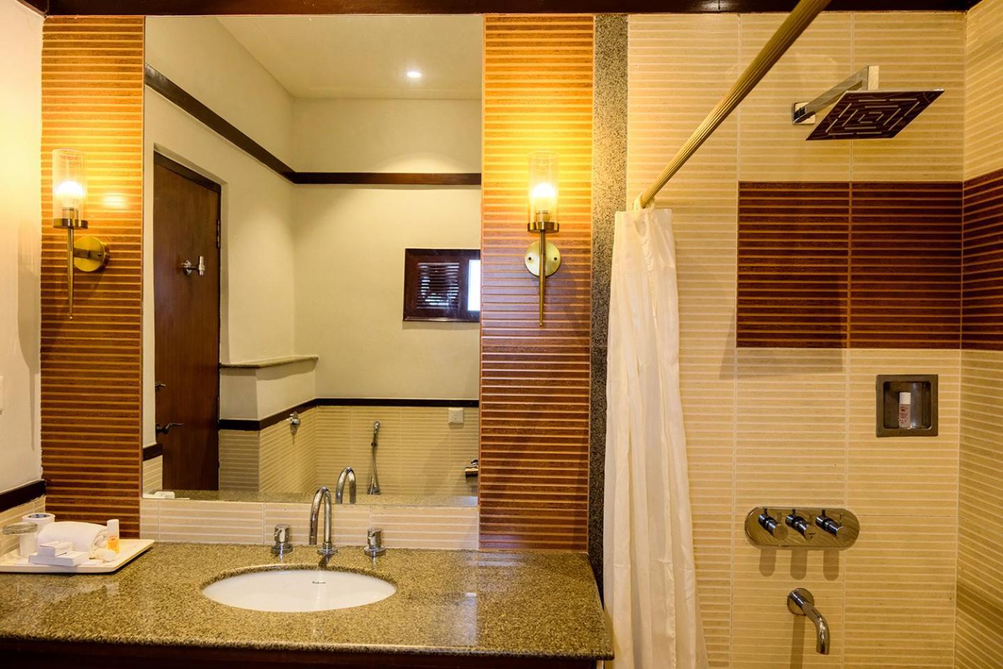 Chanakya Bnr Hotel Puri Exterior photo